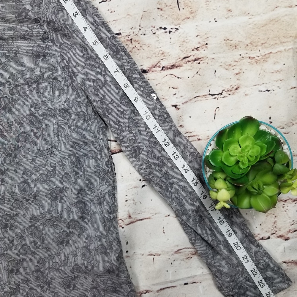 A Gray Flower Patterned Button Down - Picture 5 of 8